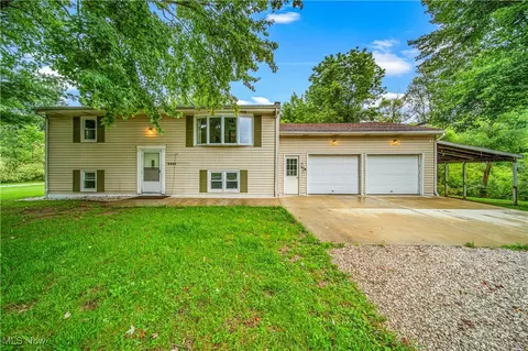 2001 Old Farm St, Ashtabula, OH 44004