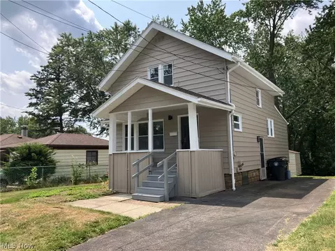 2024 SW 18th St SW, Akron, OH 44314