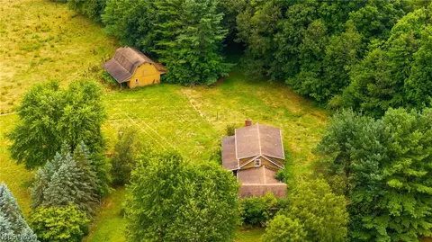 14469 Hoover Rd, Garrettsville, OH 44231