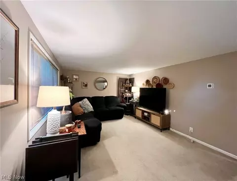 Living - 7170 Laurelview Cir NE, Canton, OH 44721 photo 2 of 2