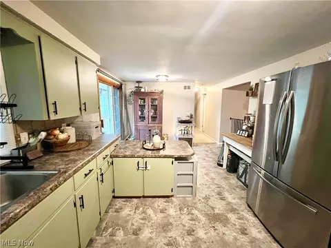 Kitchen - 7170 Laurelview Cir NE, Canton, OH 44721 photo 2 of 2