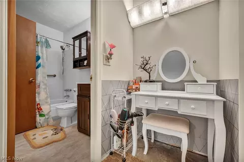 Entry Way - Undisclosed, Willoughby, OH 44094 photo 1 of 1