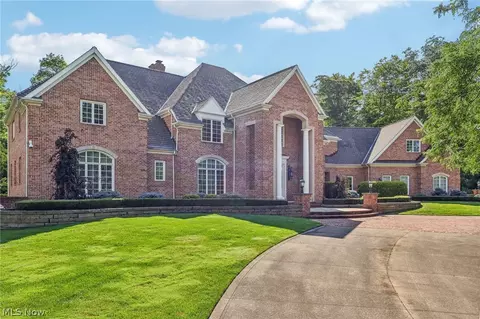 8825 Fox Hollow Ln, Kirtland Hills, OH 44060