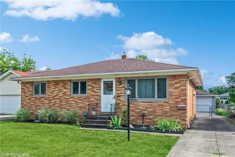 9283 Roxbury Rd, Parma Heights, OH 44130