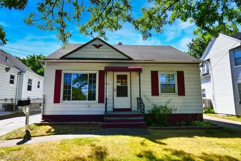 3304 W 73rd St, Cleveland, OH 44102