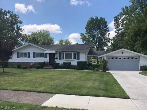 26949 Eastwood Ln, Olmsted Twp, OH 44138