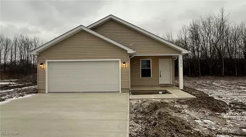 2275 Arrowhead St, Lorain, OH 44052