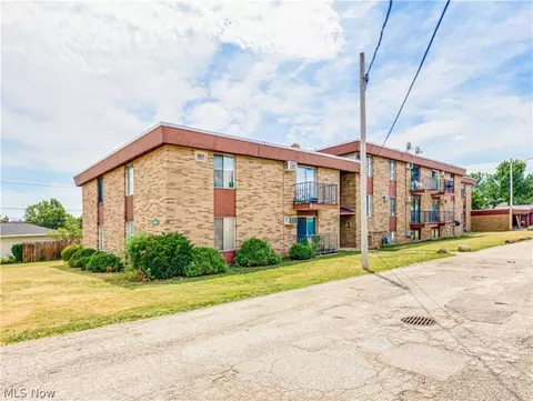 16112 Maple Park Dr #A17, Maple Heights, OH 44137