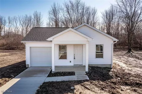 2279 Arrowhead St, Lorain, OH 44052