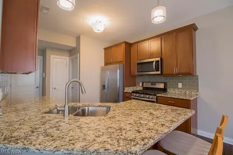 158 Larimar Dr, Willowick, OH 44095 photo 5