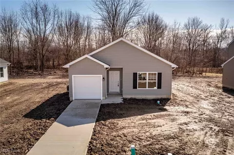 2285 Arrowhead St, Lorain, OH 44052