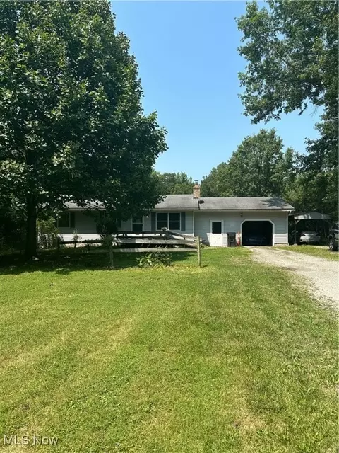 15528 Stoltz Rd, Diamond, OH 44412