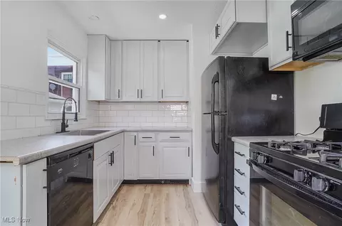 Kitchen - 62 Shields Rd, Boardman, OH 44512 photo 2 of 2