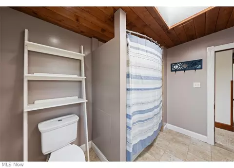 Bath - 322 Cambridge Ave, Elyria, OH 44035 photo 2 of 2