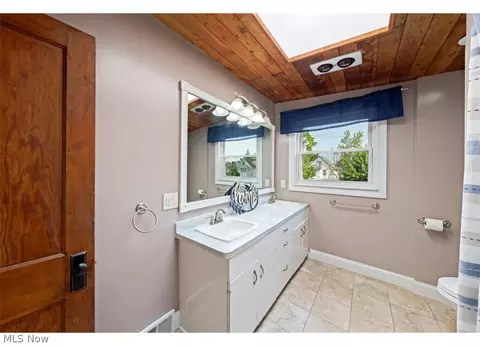 Bath - 322 Cambridge Ave, Elyria, OH 44035 photo 1 of 2