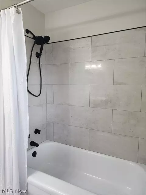 Bath - 1629 W 30th St, Lorain, OH 44052 photo 3 of 3