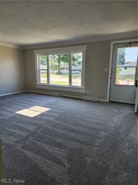 Living - 1629 W 30th St, Lorain, OH 44052 photo 1 of 3