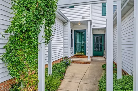 6735 Asterhurst Trce, Middleburg Heights, OH 44130