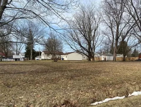 Longwood, Niles, OH 44446