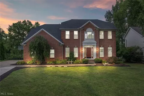 3036 Woodcrest Dr, Fairlawn, OH 44333