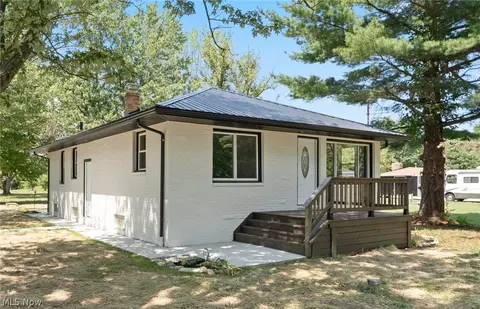 9590 Island Rd, Grafton, OH 44044