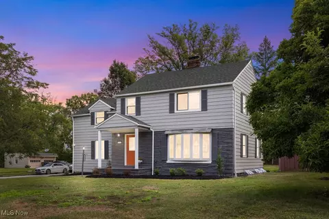 2355 N Taylor Rd, Cleveland Heights, OH 44112