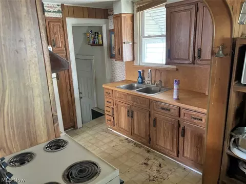 810 Halter Ct NW, Canton, OH 44708 photo 5
