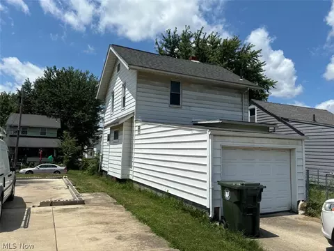 810 Halter Ct NW, Canton, OH 44708 photo 2