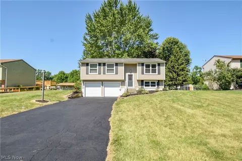 2712 Elizabeth Dr SW, Warren, OH 44481