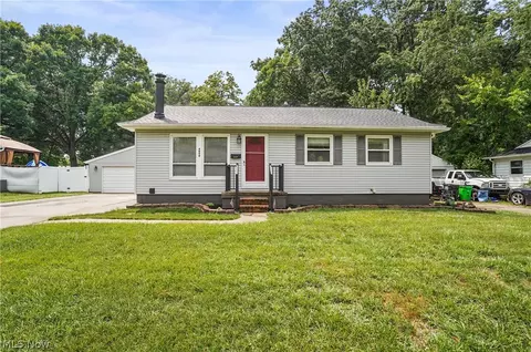 4090 Kenneth Rd, Stow, OH 44224