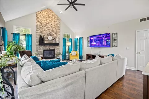 Living - 503 Heron Dr, Huron, OH 44839 photo 2 of 4