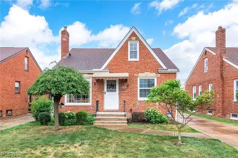8319 Deerfield Dr, Parma, OH 44129