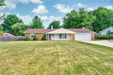 7887 Eileen Dr, Macedonia, OH 44056