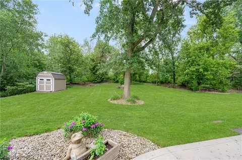 Exterior - 3356 Huntcliffe Rd NE, Canton, OH 44721 photo 12 of 18