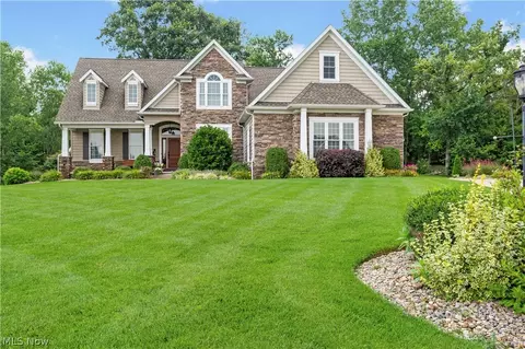 Exterior - 3356 Huntcliffe Rd NE, Canton, OH 44721 photo 4 of 18
