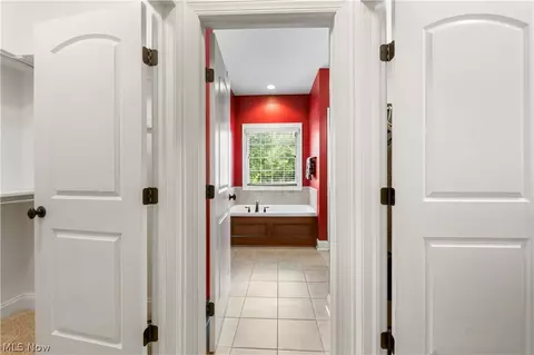 Entry Way - 3356 Huntcliffe Rd NE, Canton, OH 44721 photo 4 of 5