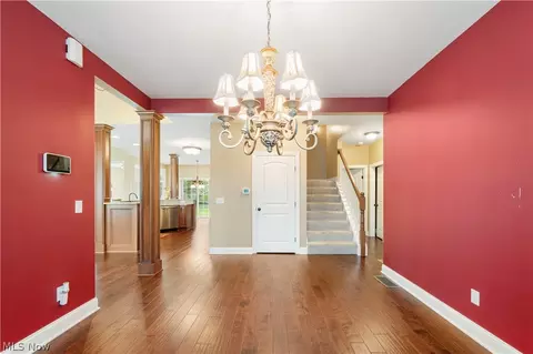 Entry Way - 3356 Huntcliffe Rd NE, Canton, OH 44721 photo 3 of 5