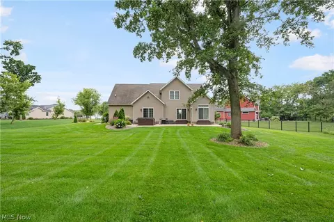 Exterior - 3356 Huntcliffe Rd NE, Canton, OH 44721 photo 15 of 18