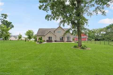 Exterior - 3356 Huntcliffe Rd NE, Canton, OH 44721 photo 16 of 18