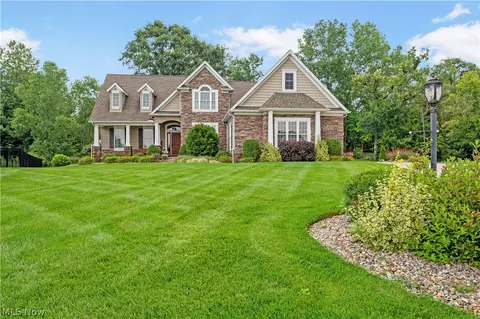 Exterior - 3356 Huntcliffe Rd NE, Canton, OH 44721 photo 5 of 18