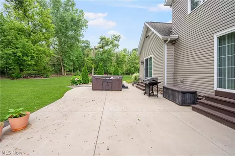 Exterior - 3356 Huntcliffe Rd NE, Canton, OH 44721 photo 14 of 18