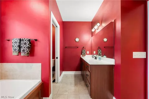 Bath - 3356 Huntcliffe Rd NE, Canton, OH 44721 photo 1 of 6