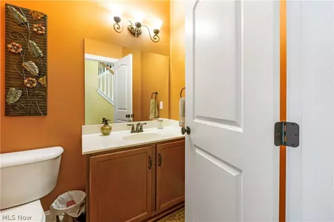 Bath - 3356 Huntcliffe Rd NE, Canton, OH 44721 photo 5 of 6