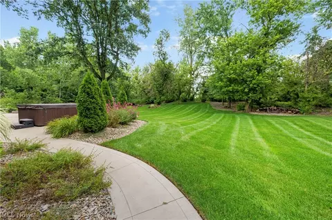 Exterior - 3356 Huntcliffe Rd NE, Canton, OH 44721 photo 9 of 18