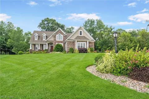 Exterior - 3356 Huntcliffe Rd NE, Canton, OH 44721 photo 2 of 18