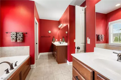 Bath - 3356 Huntcliffe Rd NE, Canton, OH 44721 photo 4 of 6