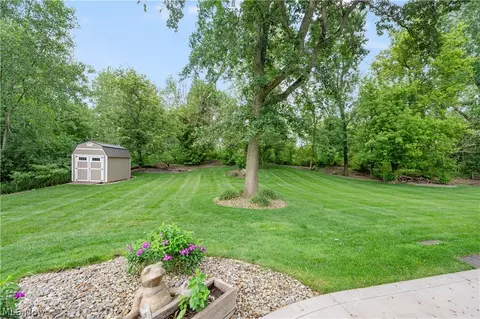 Exterior - 3356 Huntcliffe Rd NE, Canton, OH 44721 photo 11 of 18