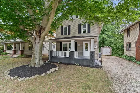 387 Aqueduct St, Akron, OH 44303