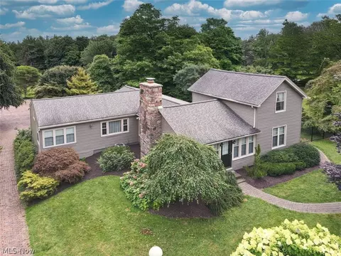 1835 Warner Rd, Hubbard, OH 44425