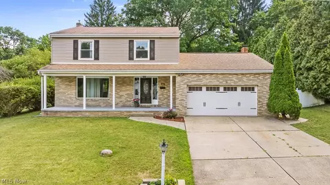 889 Mark Dr, Akron, OH 44313